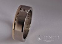 Witgouden ring met een 14 karaat geelgouden draad met 2 diamanten_1